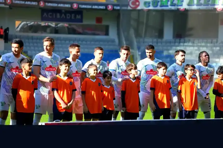 Başakşehir, Rizespor'u 2-0 Yendi!