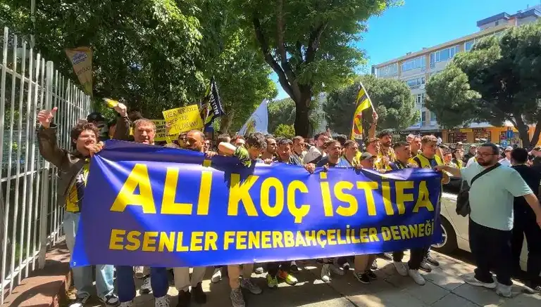Fenerbahçe'de Yönetime Protesto Yürüyüşü