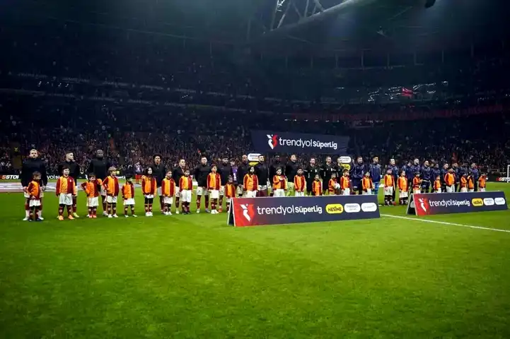 Galatasaray-Fenerbahçe Derbisi Başladı!