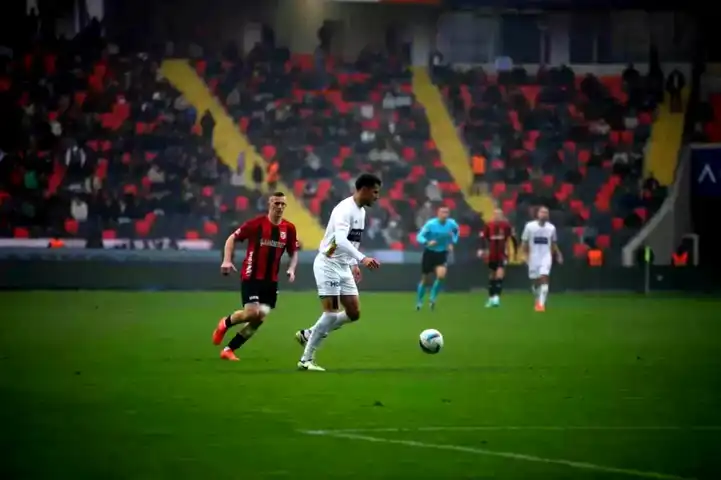 Gaziantep FK, Antalyaspor'u 1-0 Önde!