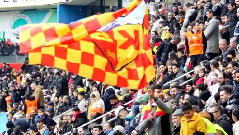 Kayserispor-Galatasaray'da Rekor Seyirci! Ceza Var!