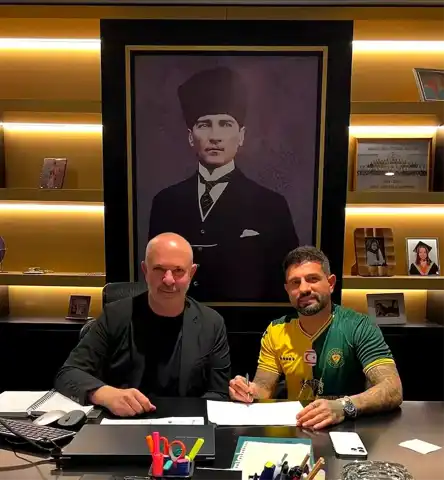 Kenan Özer Kıbrıs'a Döndü!