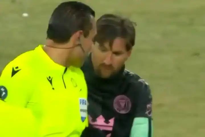 Messi İmzası Hakemi 6 Ay Men Cezasına Çarptırdı