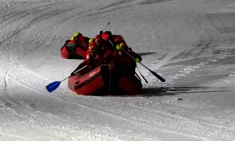Palandöken'de Heyecan Dolu Kar Rafting Yarışı!